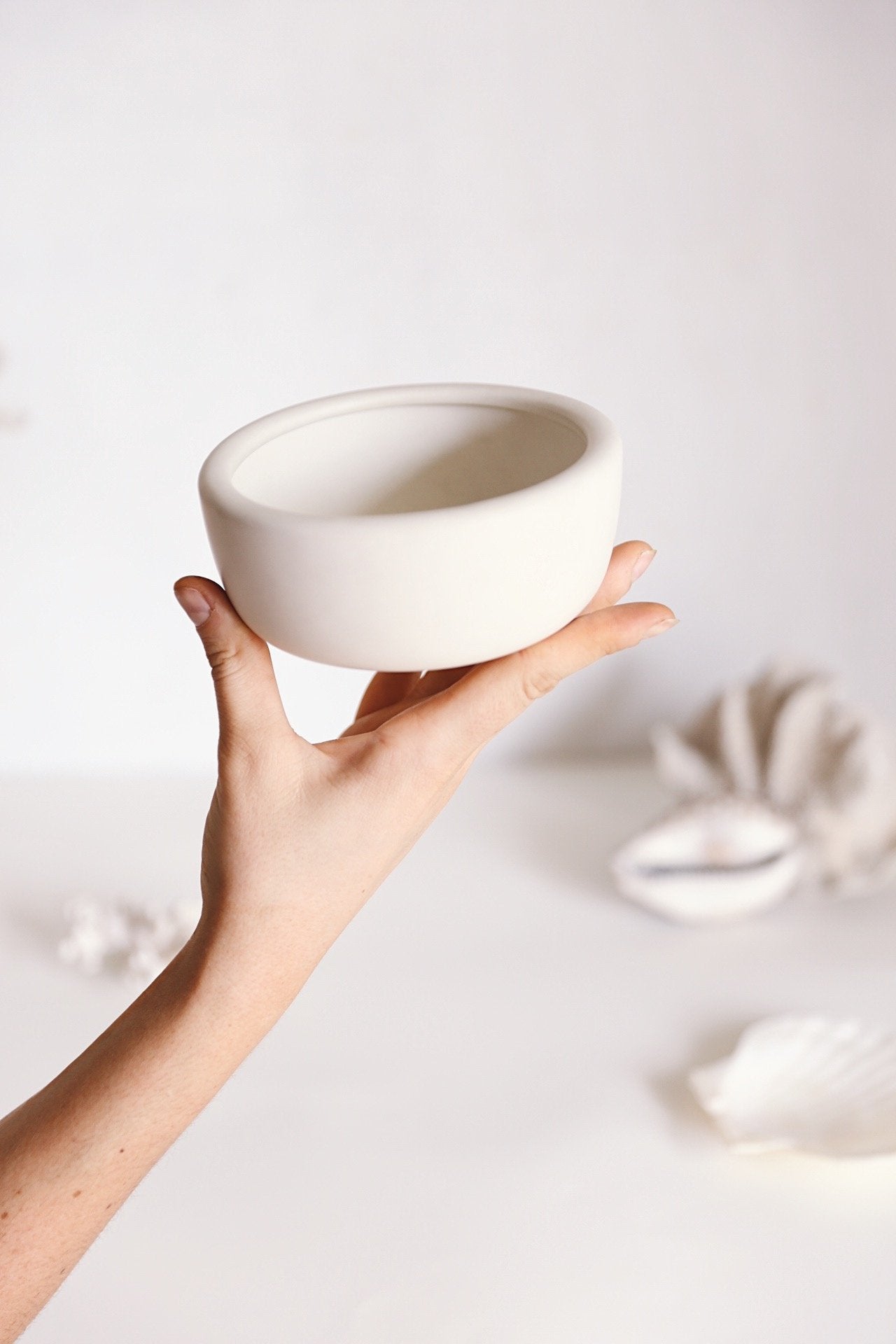 white round ceramic bowl